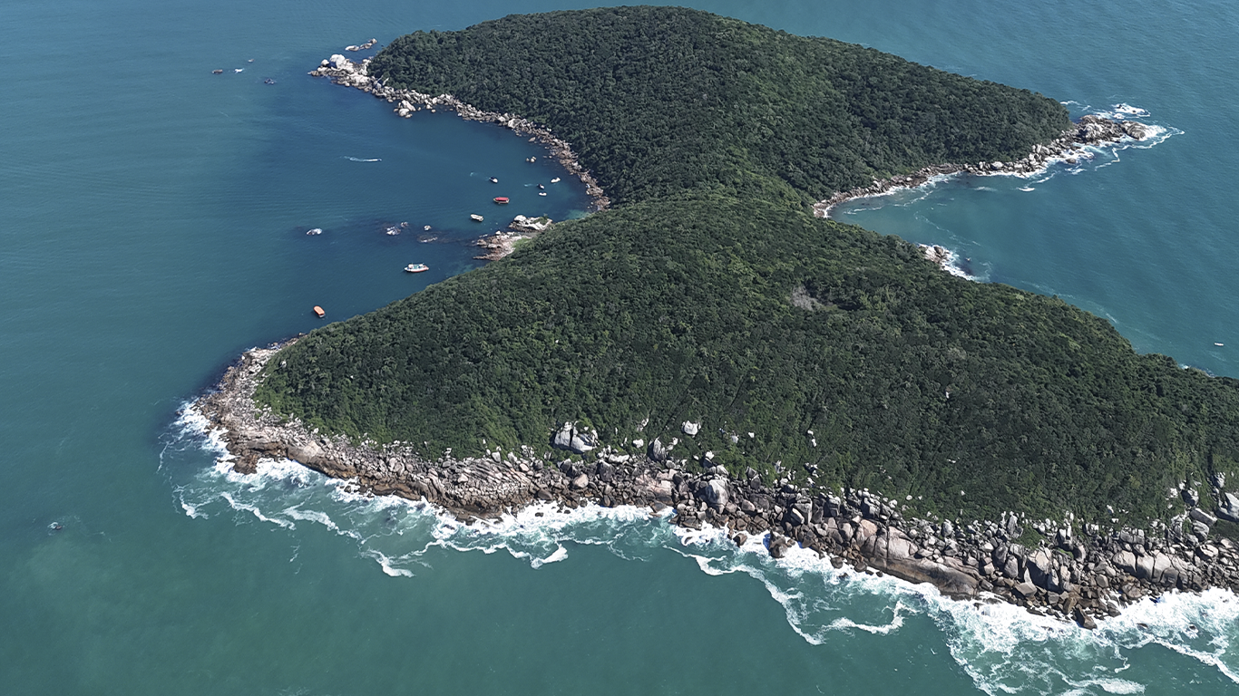 Bombinhas SC oceano ilha macuco